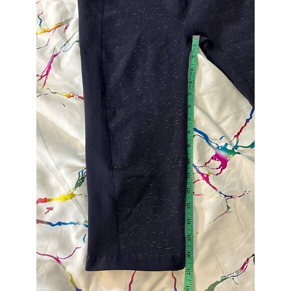 Women's Lululemon Free to Flow Crop Size 10 - Picture 3 of 4
